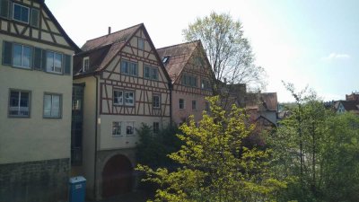 Helle, neuwertige 2-Zimmer-Maisonette-Whg mit schönem weiten Blick in der Altstadt von Schwäb. Hall