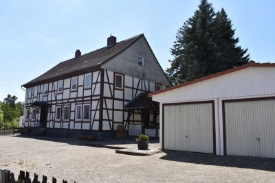 Landhaus im Fachwerkstil/Resthofstelle mit 1,2 ha Weidefläche