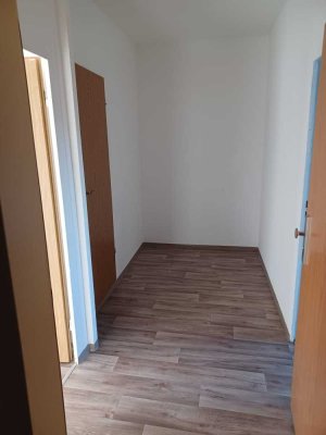 Du suchst eine moderne, sanierte 2-Zi-Wohnung in einer ruhigen Gegend?