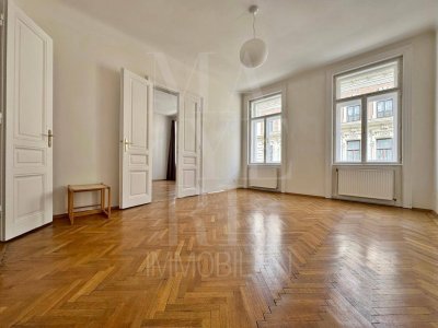 Altbauwohnung mit Balkon in komplett saniertem Stilaltbau – Nähe Cottageviertel