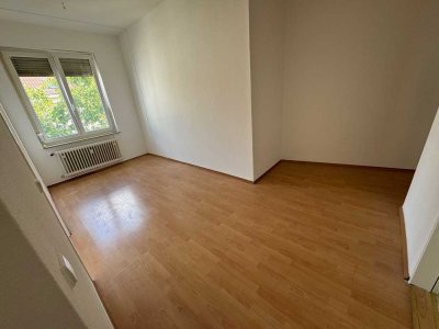 Geschmackvolle, sanierte 2,5-Raum-Wohnung mit Balkon in Pforzheim
