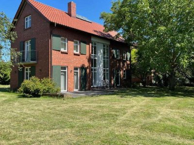 Modernes Landleben: Junges luftiges Wohnhaus (1996) - sanierte Scheune - Pferdeboxen - 3 Stellplätze