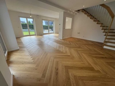 Provisionsfreier und bezugsfertiger Erstbezug: Stadthaus in Düsseldorf Kalkum