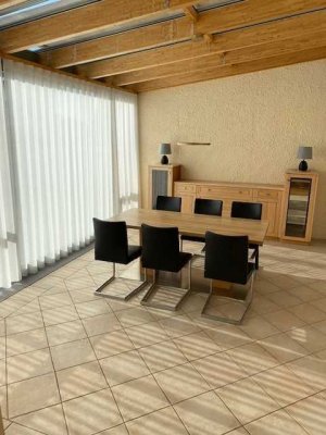 geräumige 3 Zimmer Erdgeschoss-Wohung mit Wintergarten