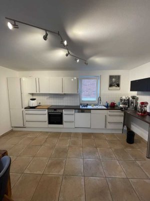 Stilvolle, gepflegte 4-Raum-Wohnung mit Balkon in Niederkassel-Mondorf