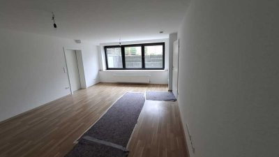 Stilvolle sowie helle teilmöblierte 2-Zimmer-Souterrain-Wohnung in Kaarst bei Düsseldorf