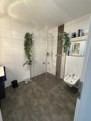 Barrierefrei und modern –stilvoll leben - 3 Zimmer mit Aufzug und Balkon