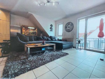 Zweizimmer-Wohnung mit gehobener Innenausstattung mit Balkon und EBK in Hattersheim