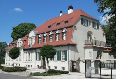 Fabrikantenvilla - komfortable 2-Raum-Whg - Dachgeschosswohnung mit Aufzug