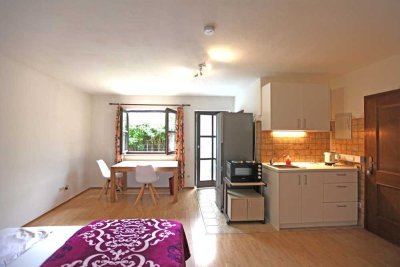 Charmantes Einzimmerapartment mit kleinem Garten in guter Lage