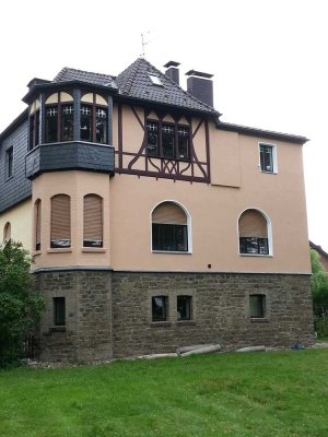 Geschmackvolle, modernisierte 3-Raum-Wohnung mit geh. Innenausstattung mit Balkon und EBK