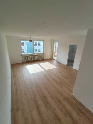 Großzügige + sanierte 1-Zimmer-Wohnung!