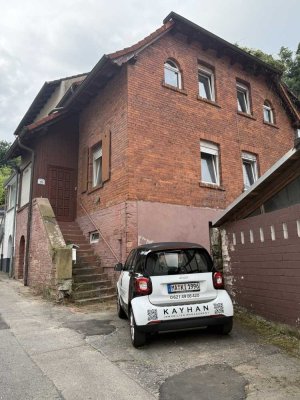 WEINHEIM // Sanierungsbedürftiges & schnuckliges 1–2 Familienhaus mit flexiblem Grundrissmöglichkeit