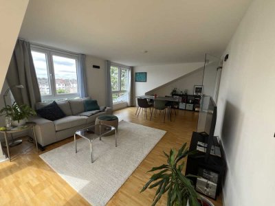 Geschmackvolle 2-Raum-DG-Wohnung mit gehobener Innenausstattung in Düsseldorf