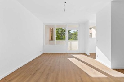 Neu Sanierte helle 1 Zimmer Wohnung mit Balkon
