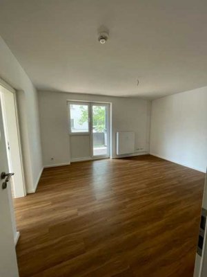 Schöne 2 Raum Wohnung mit Balkon