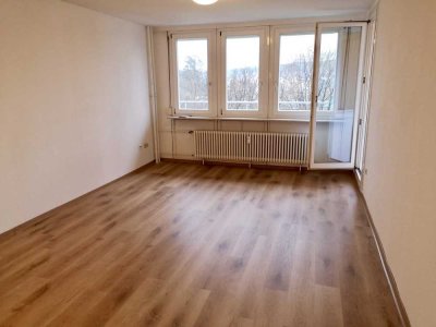Ruhig & zentral: Attraktive 2-Zimmer-Wohnung mit EBK, Balkon & Garage