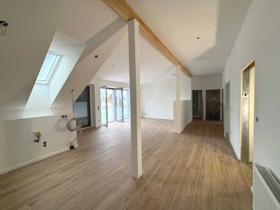 Traumhaft moderne DG-Wohnung, 79 m2 mit großem Balkon.