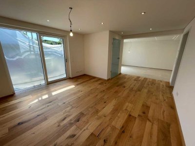 ** ERSTBEZUG NACH KOMPLETTSANIERUNG** BARRIEREFREI** Privat**Moderne 3-Zimmer-Erdgeschosswohnung