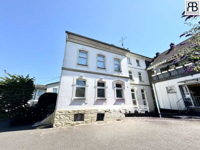 Leichlingen: Großzügiges Einfamilienhaus mit vielseitigen Nutzungsmöglichkeiten und Außenstellplatz