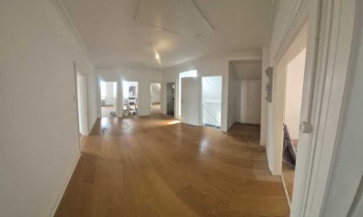 Exklusive 5,5-Raum-Dachgeschosswohnung mit Balkon in Seligenstadt