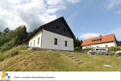 TOP Saniertes Einfamilienhaus mit Einzelgarage & Doppelgarage in Warmensteinach