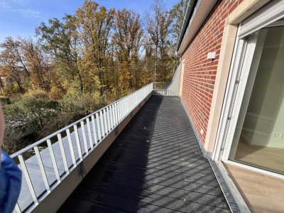 Penthouse mit Fahrstuhl in die Wohnung, BIG Terrasse,110 m² nahe Tesla+BER, BEZUGSFREI, Stellplatz