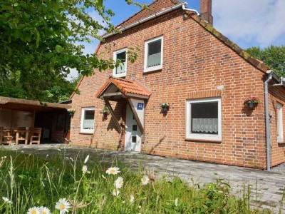 Gemeinde Grömitz. Kellenhusen 3 km. Bauernhaus mit großem Grundstück und Bauland. Von an privat