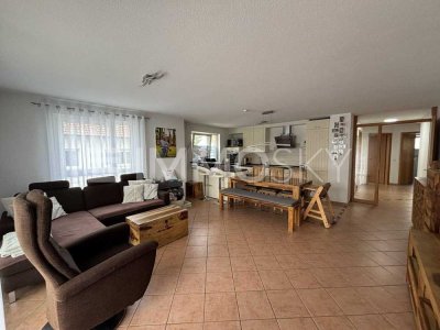 3,5 Zimmer-Wohnung mit ca. 100 qm Garten, Terrasse und Stellplatz!