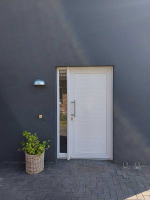 Lichtdurchflutetes KfW 70 Einfamilienhaus mit gehobener Innenausstattung