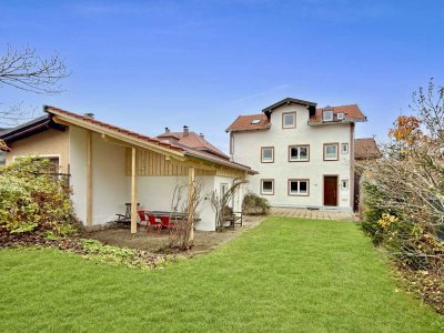 Stilvoll saniertes Reiheneckhaus mit Garten, Glasfaser & Nebengebäude – zentral in Traunstein