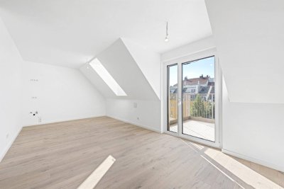 HERRLICHE DACHGESCHOSSWOHNUNG MIT BALKON UND FAN COIL KÜHLUNG