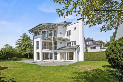 Harmonie aus Raum und Licht - Einfamilienhaus mit eindrucksvollem Garten