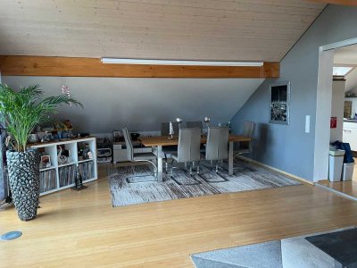 Lichtdurchflutete DG-Wohnung in Steinen