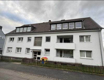 Renovierte 5,5-Zimmer-Erdgeschosswohnung mit Balkon, Gartenmitnutzung und Kellerraum