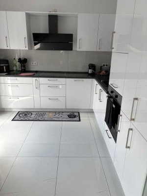 Stilvolle 4-Zimmer-Wohnung mit gehobener Innenausstattung mit Balkon und Einbauküche in Sulingen