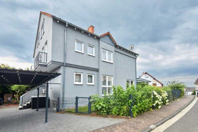 Familienglück pur: Moderne Doppelhaushälfte mit Garten, Terrasse und lichtdurchfluteten Räumen