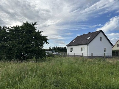 Charmantes Holzhaus mit großem Grundstück und Obstgarten – renoviert 2024