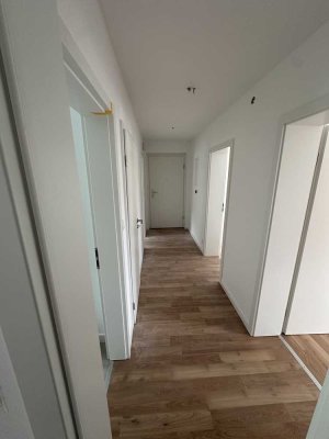 Schöne 3-Zimmer-Wohnung mit gehobener Innenausstattung mit Balkon in Roth