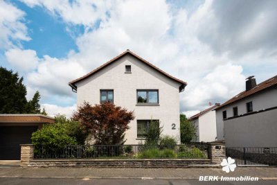 BERK Immobilien - kleine Oase mit viel Platz: top gepflegtes Zweifamilienhaus in Mainaschaff