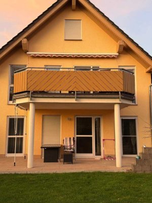 Tolle 4-Zimmer-Wohnung mit moderner Innenausstattung und riesigem Balkon!