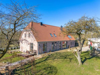 Beeindruckendes Anwesen mit Pferdehaltung: Historischer Charme trifft modernes Ambiente