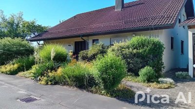 Wohnen im Grünen: Großzügiges, familienfreundliches Einfamilienhaus mit Einliegerwohnung in Waldnähe