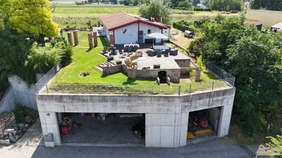 Exklusiver Bungalow mit Garagen und Kellergewölben