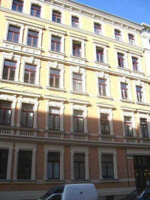Schöne 3-Zi-Wohnung mit Balkon, sep. Küche, Parkett, Wanne+Dusche in der südl. Innenstadt
