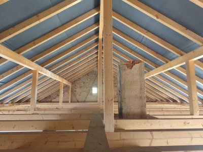 Ehemaliges Wohn- und Geschäftshaus (Bauphase - entkernt ) mit Entwicklungspotential