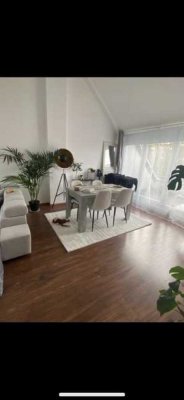 Helle Dachgeschosswohnung 3 Zimmer mit Balkon