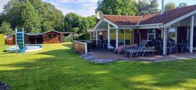Bungalow-Ferienhaus mit angelegtem Gartengrundstück, Pool beheizbar, finnische Grill-Kota, Sauna, Ka