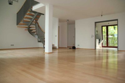 Geschmackvolle 3-Raum-Maisonette-Wohnung in Berlin - stillvoll & einzigartig