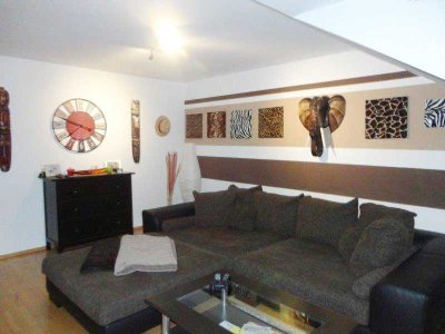 Charmante 2-Zi.-DG-Wohnung mit Süd-Balkon in ruhiger Wohnlage mit EBK, TG-Stellpl.